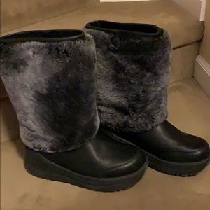 Ugg snow boots size 8 (fit like 7 1/2) authentic